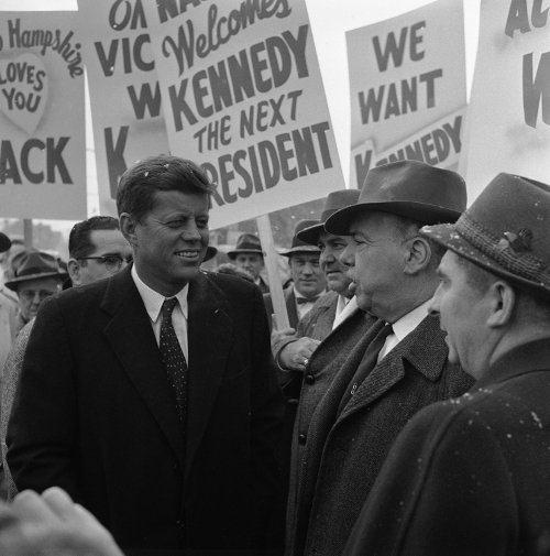 O Τραμπ αναβάλλει τη δημοσιοποίηση απόρρητων εγγράφων για τη δολοφονία Κένεντι [εικόνες]  | iefimerida.gr 4