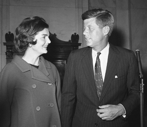 O Τραμπ αναβάλλει τη δημοσιοποίηση απόρρητων εγγράφων για τη δολοφονία Κένεντι [εικόνες]  | iefimerida.gr 6