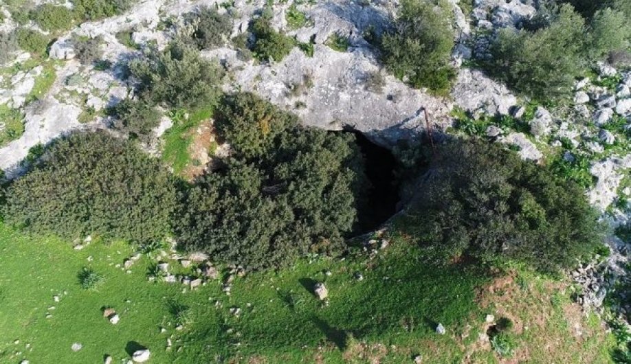 Σε αυτό το σπήλαιο, μόλις 45 λεπτά από το κέντρο της Αθήνας ζούσαν πάνθηρες και λιοντάρια [βίντεο] | iefimerida.gr 0