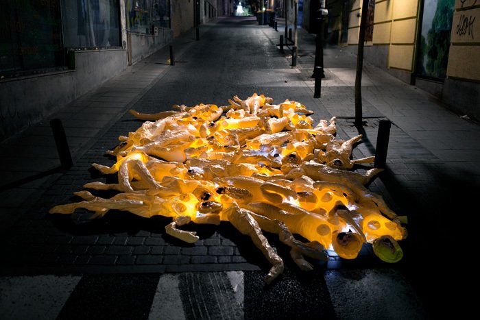 Γιατί γέμισαν με πλαστικές κούκλες οι δρόμοι της Μαδρίτης -Η πρωτότυπη διαμαρτυρία ακτιβιστών της τέχνης [εικόνες] | iefimerida.gr 2