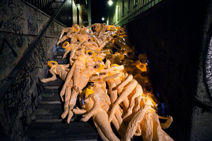 Γιατί γέμισαν με πλαστικές κούκλες οι δρόμοι της Μαδρίτης -Η πρωτότυπη διαμαρτυρία ακτιβιστών της τέχνης [εικόνες] | iefimerida.gr 3