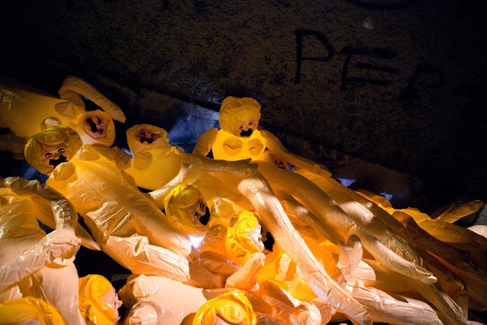 Γιατί γέμισαν με πλαστικές κούκλες οι δρόμοι της Μαδρίτης -Η πρωτότυπη διαμαρτυρία ακτιβιστών της τέχνης [εικόνες] | iefimerida.gr 5