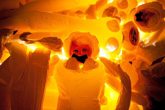 Γιατί γέμισαν με πλαστικές κούκλες οι δρόμοι της Μαδρίτης -Η πρωτότυπη διαμαρτυρία ακτιβιστών της τέχνης [εικόνες] | iefimerida.gr 6