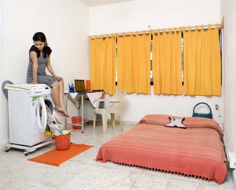 Οι αντιθέσεις αυτού του κόσμου μέσα από τα υπνοδωμάτια γυναικών - Λιτά και φτωχικά VS πολυτελών και υπερφορτωμένων [εικόνες] | iefimerida.gr 9