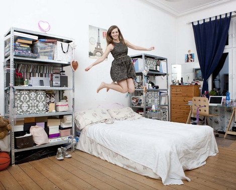 Οι αντιθέσεις αυτού του κόσμου μέσα από τα υπνοδωμάτια γυναικών - Λιτά και φτωχικά VS πολυτελών και υπερφορτωμένων [εικόνες] | iefimerida.gr 1