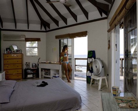 Οι αντιθέσεις αυτού του κόσμου μέσα από τα υπνοδωμάτια γυναικών - Λιτά και φτωχικά VS πολυτελών και υπερφορτωμένων [εικόνες] | iefimerida.gr 3