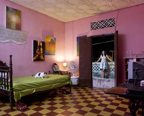 Οι αντιθέσεις αυτού του κόσμου μέσα από τα υπνοδωμάτια γυναικών - Λιτά και φτωχικά VS πολυτελών και υπερφορτωμένων [εικόνες] | iefimerida.gr 4