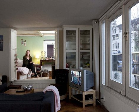 Οι αντιθέσεις αυτού του κόσμου μέσα από τα υπνοδωμάτια γυναικών - Λιτά και φτωχικά VS πολυτελών και υπερφορτωμένων [εικόνες] | iefimerida.gr 8