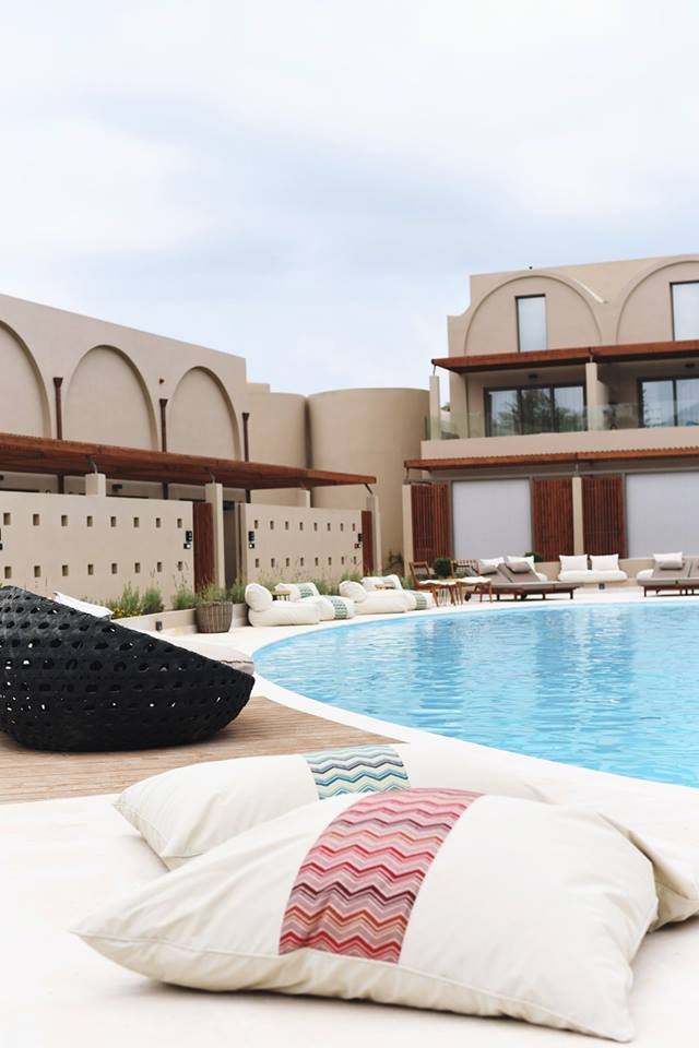 Βρετανίδα σταρ κάνει διακοπές στην Κρήτη και ξαφνικά όλα τα βρετανικά ΜΜΕ γέμισαν Ελλάδα! [εικόνες] | iefimerida.gr 1