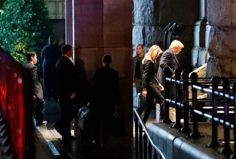 Μετά από τις φήμες για χωρισμό, Ντόναλντ Τραμπ και Μελάνια βγήκαν για δείπνο [εικόνες] | iefimerida.gr 0