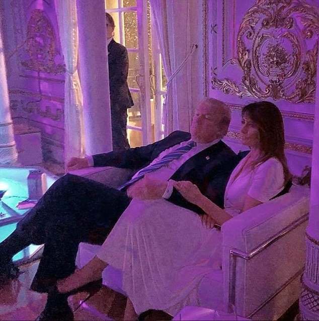 Τα βρήκαν; Το τρυφερό τετ α τετ Ντόναλντ και Μελάνια Τραμπ, στο Μαρ α Λάγκο [εικόνες] | iefimerida.gr 0