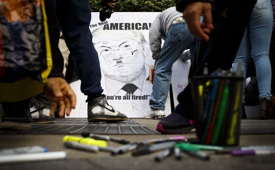 2η ημέρα επεισοδίων σε πόλεις των ΗΠΑ κατά της εκλογής Τραμπ [εικόνες] | iefimerida.gr 0