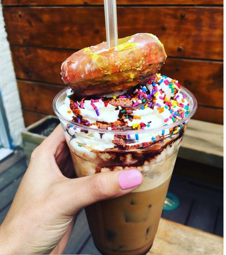 Τι είναι το donutccino, το ρόφημα σκέτη κόλαση, πύραυλος θερμίδων που έχει γίνει viral [εικόνες] | iefimerida.gr 8