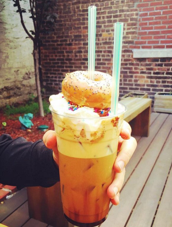 Τι είναι το donutccino, το ρόφημα σκέτη κόλαση, πύραυλος θερμίδων που έχει γίνει viral [εικόνες] | iefimerida.gr 9