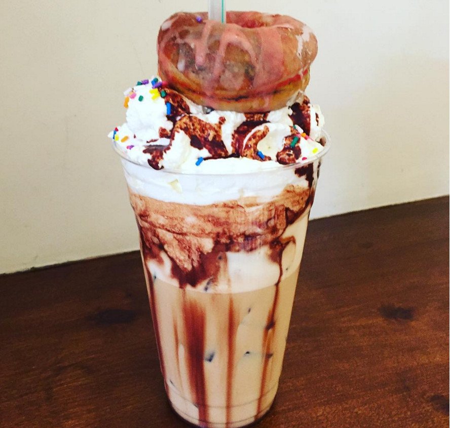 Τι είναι το donutccino, το ρόφημα σκέτη κόλαση, πύραυλος θερμίδων που έχει γίνει viral [εικόνες] | iefimerida.gr 11