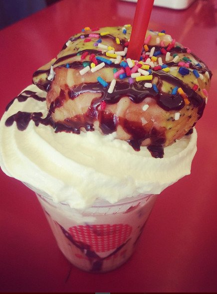 Τι είναι το donutccino, το ρόφημα σκέτη κόλαση, πύραυλος θερμίδων που έχει γίνει viral [εικόνες] | iefimerida.gr 7