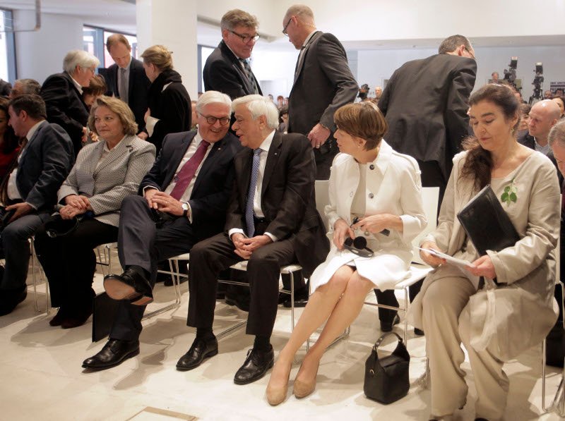 Παυλόπουλος και Σταϊνμάιερ εγκαινίασαν την έκθεση Documenta 14 [εικόνες] | iefimerida.gr 3