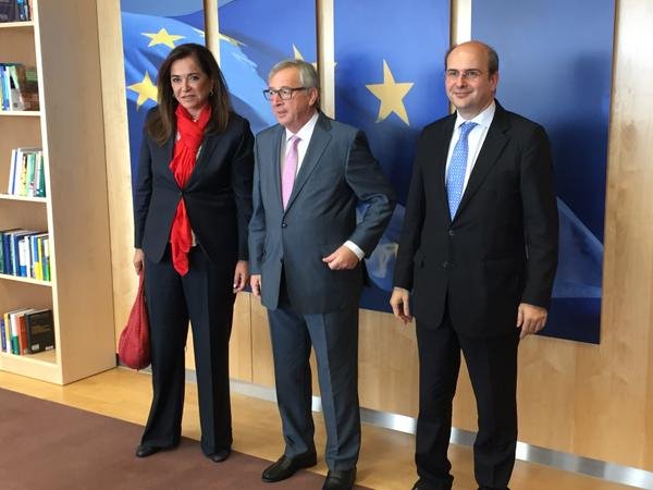 Ντόρα και Χατζηδάκης με Γιούνκερ στις Βρυξέλλες -Υπέρ της συμφωνίας [εικόνες] | iefimerida.gr 0