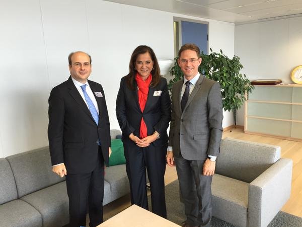 Ντόρα και Χατζηδάκης με Γιούνκερ στις Βρυξέλλες -Υπέρ της συμφωνίας [εικόνες] | iefimerida.gr 1