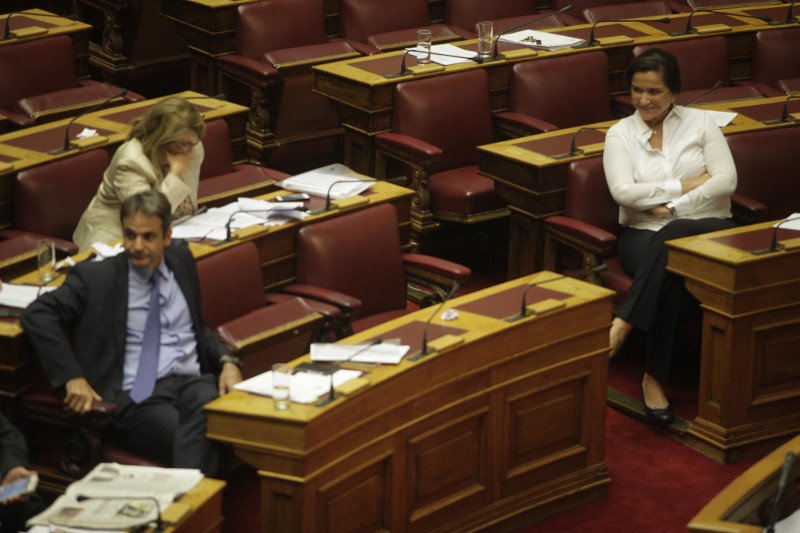 Ούτε βλέμμα δεν αντάλλαξαν Ντόρα-Κυριάκος [εικόνες] | iefimerida.gr 0