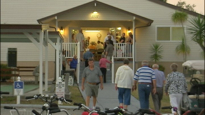 79χρονη σκότωσε τρία άτομα στην προσπάθειά της να ξεπαρκάρει [εικόνες] | iefimerida.gr 3