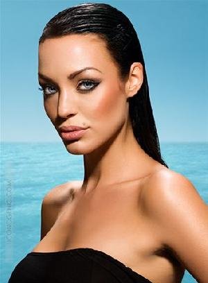 Η Αντζελίνα Τζολί της Ευρώπης -Η εκρηκτική σύντροφος του Ιμπραΐμ Αφελάι θα «κάψει» τις κερκίδες του Ολυμπιακού [εικόνες] | iefimerida.gr 3