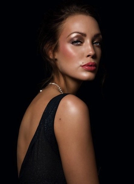 Η Αντζελίνα Τζολί της Ευρώπης -Η εκρηκτική σύντροφος του Ιμπραΐμ Αφελάι θα «κάψει» τις κερκίδες του Ολυμπιακού [εικόνες] | iefimerida.gr 6