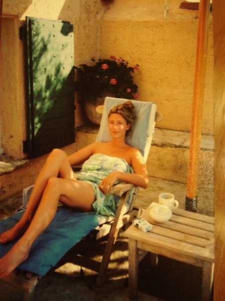 Ποια είναι η Ντόροθι Κινγκ που μιλά συνέχεια για την Αμφίπολη: Δωδεκάποντα Manolo, Playboy, τεστ Παπ, ανασκαφές, ανελέητο blogging [εικόνες] | iefimerida.gr 1