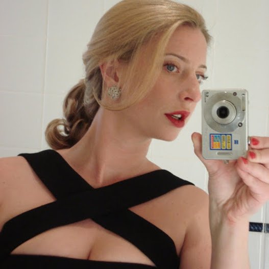 Ποια είναι η Ντόροθι Κινγκ που μιλά συνέχεια για την Αμφίπολη: Δωδεκάποντα Manolo, Playboy, τεστ Παπ, ανασκαφές, ανελέητο blogging [εικόνες] | iefimerida.gr 0