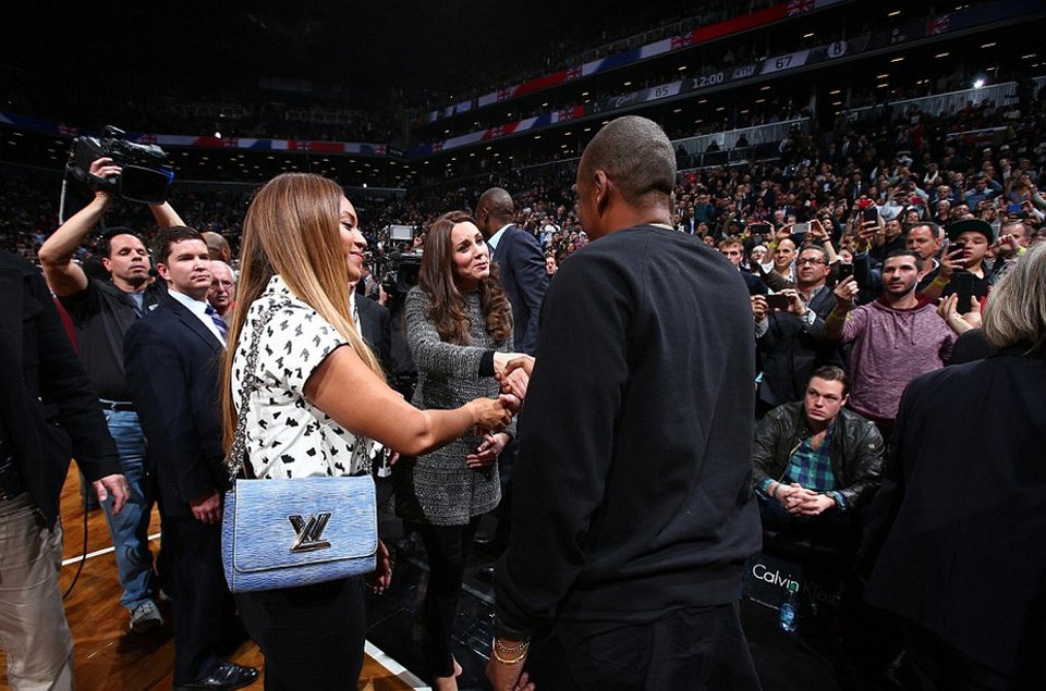 Συνάντηση πυρκαγιά -Οταν η Κέιτ Μίντλετον ξελιγώθηκε με τον άνδρα της Μπιγιονσέ [εικόνες] | iefimerida.gr 1