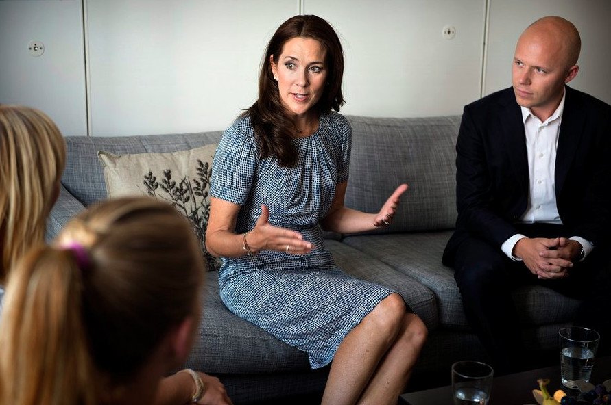 Η πριγκίπισσα της Δανίας αντιγράφει πλήρως την Μίντλετον -Προκαλεί σύγχυση [εικόνες] | iefimerida.gr 4