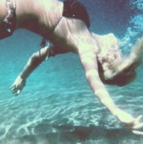 Τρέλανε το Ιντερνετ η «γοργόνα» Δούκισσα Νομικού - Οι υποβρύχιες φωτογραφίες με βουτιές της | iefimerida.gr 1