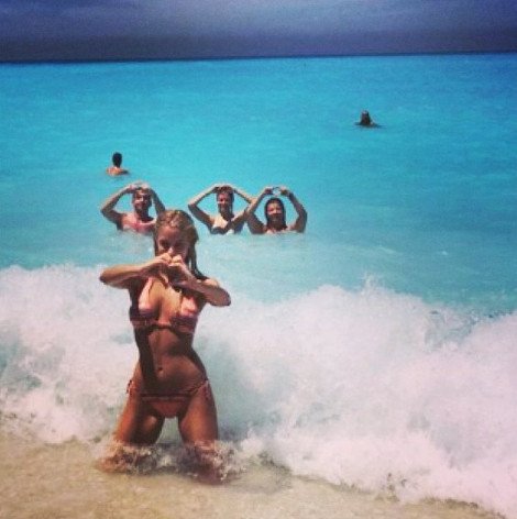 Μόνο με το μαγιό κυκλοφορεί η Δούκισσα Νομικού -Δεν σταματάει τα μπάνια [εικόνα] | iefimerida.gr 0