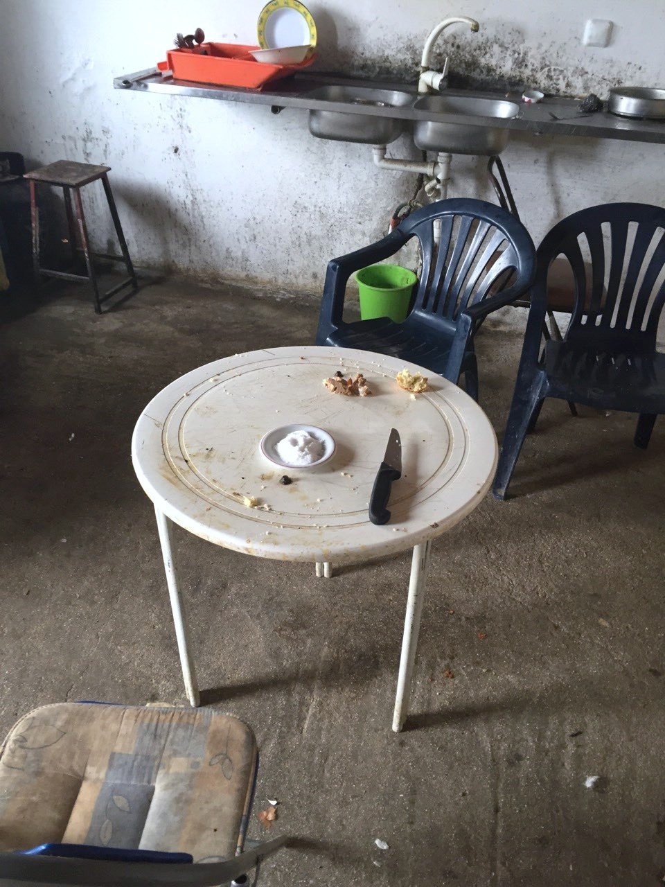 Σύγχρονη δουλεία στην Πάτρα: Τους είχαν φυλακισμένους, τους φύλαγαν με όπλα, τους έβαζαν να δουλεύουν μέρα-νύχτα [εικόνες] | iefimerida.gr 1