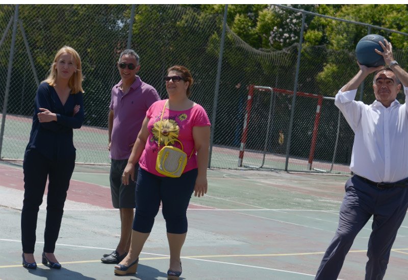 Η Ρένα Δούρου ψήφισε και μετά έπαιξε... μπάσκετ! [εικόνες] | iefimerida.gr 0