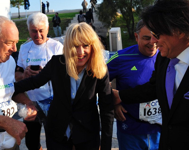 Μια άλλη Ρένα Δούρου -Με σιδεράκια και αφέλειες [εικόνες] | iefimerida.gr 4