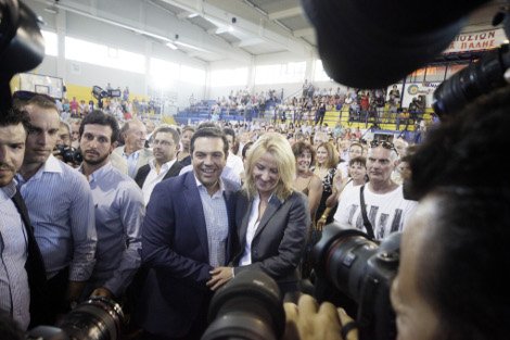 Τσίπρας, Γλέζος, ένταση και κόκκινες γόβες: Ολα όσα έγιναν στην ορκωμοσία της Ρένας Δούρου [εικόνες] | iefimerida.gr 3