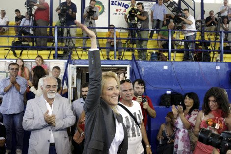 Τσίπρας, Γλέζος, ένταση και κόκκινες γόβες: Ολα όσα έγιναν στην ορκωμοσία της Ρένας Δούρου [εικόνες] | iefimerida.gr 7