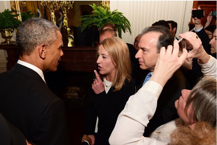 H Ρένα Δούρου κουνάει το δάχτυλο και λέει δυο λόγια στον Ομπάμα [εικόνα] | iefimerida.gr 1