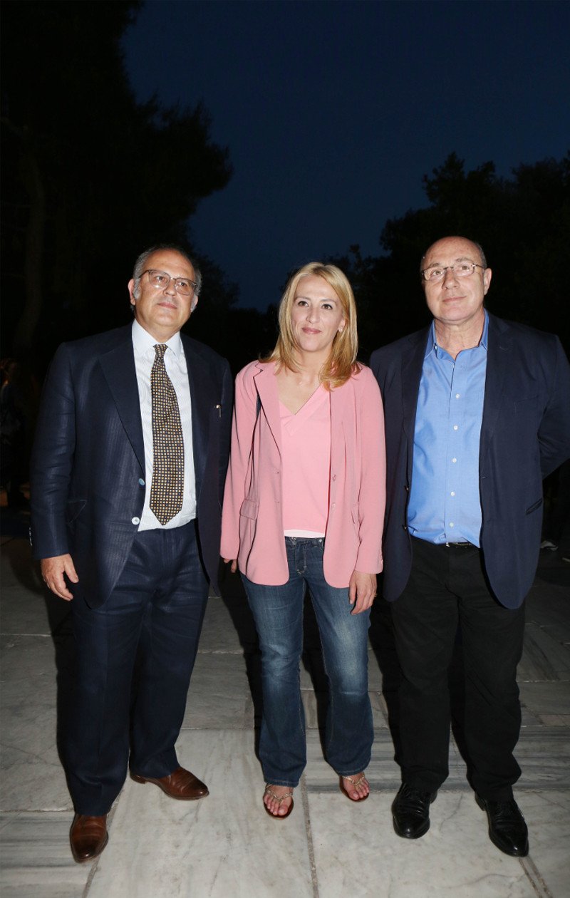 Ντυμένη στα ροζ, στο Ηρώδειο, η Ρένα Δούρου [εικόνες] | iefimerida.gr 0