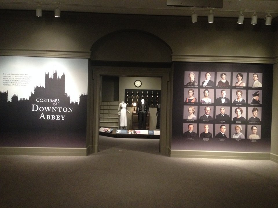 Εκθεση-αφιέρωμα στη σειρά Downton Abbey: Με φίνα κοστούμια και αντικείμενα [εικόνες & βίντεο] | iefimerida.gr 0