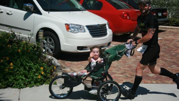 Όταν ένας πατέρας γίνεται στήριγμα ζωής για την κόρη του που πάσχει από σύνδρομο down [εικόνες+βίντεο] | iefimerida.gr 2