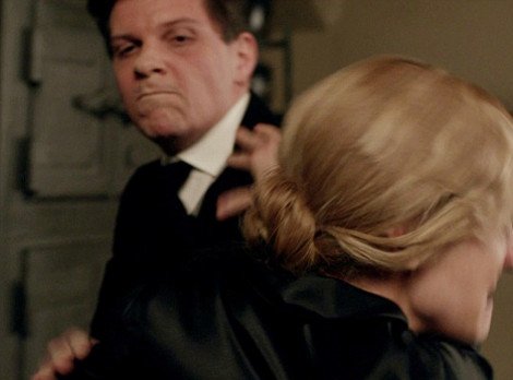 Σάλος στη Βρετανία από τη σκληρή σκηνή βιασμού στο Downton Abbey [εικόνες] | iefimerida.gr 0