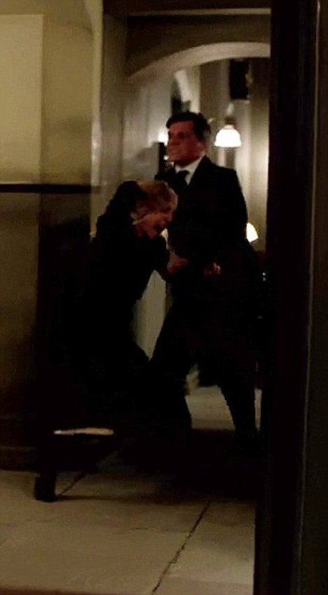 Σάλος στη Βρετανία από τη σκληρή σκηνή βιασμού στο Downton Abbey [εικόνες] | iefimerida.gr 2