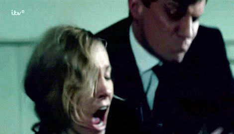 Σάλος στη Βρετανία από τη σκληρή σκηνή βιασμού στο Downton Abbey [εικόνες] | iefimerida.gr 4