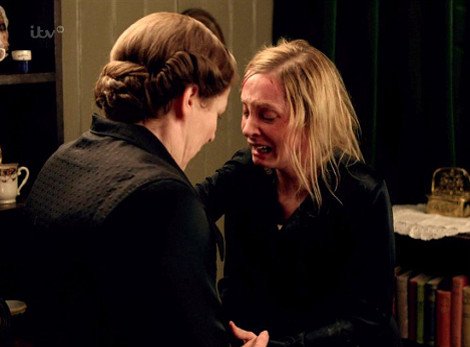 Σάλος στη Βρετανία από τη σκληρή σκηνή βιασμού στο Downton Abbey [εικόνες] | iefimerida.gr 5