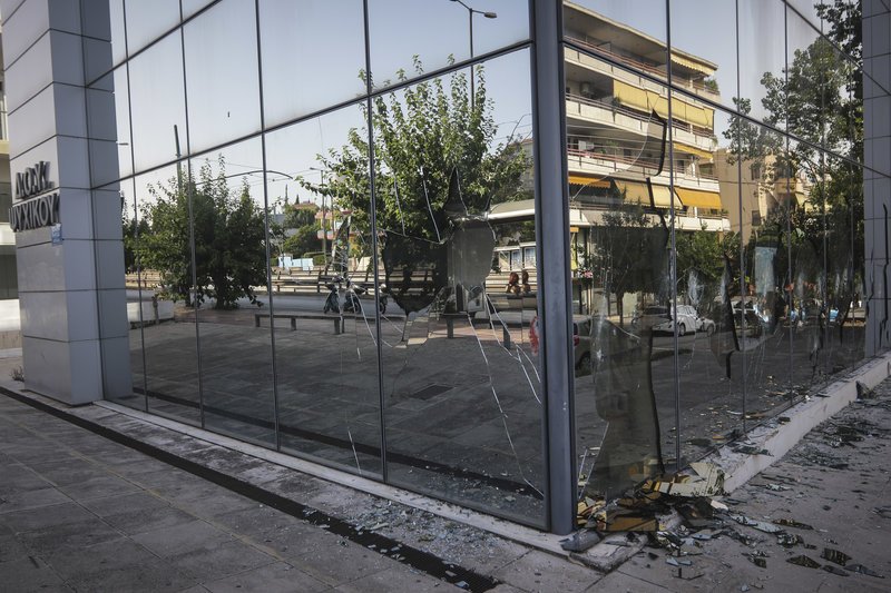 Η ΔΟΥ Ψυχικού μετά την καταδρομική επίθεση του Ρουβίκωνα -Σπασμένα γυαλιά παντού [εικόνες] | iefimerida.gr 5