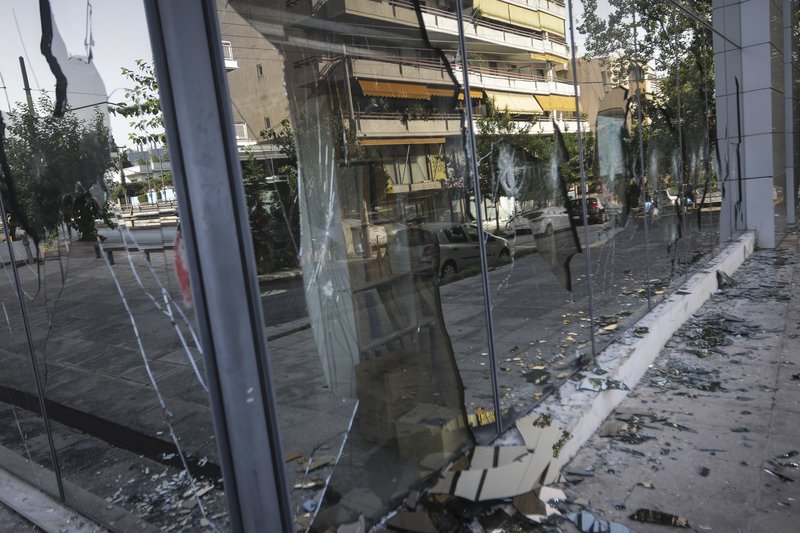 Η ΔΟΥ Ψυχικού μετά την καταδρομική επίθεση του Ρουβίκωνα -Σπασμένα γυαλιά παντού [εικόνες] | iefimerida.gr 4