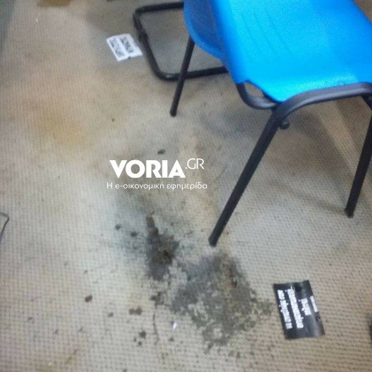 Αντιεξουσιαστές εισέβαλαν σε συνέδριο στο ΠΑΜΑΚ - Πέταξαν φέιγ βολάν και αμπούλες [εικόνες]  | iefimerida.gr 0