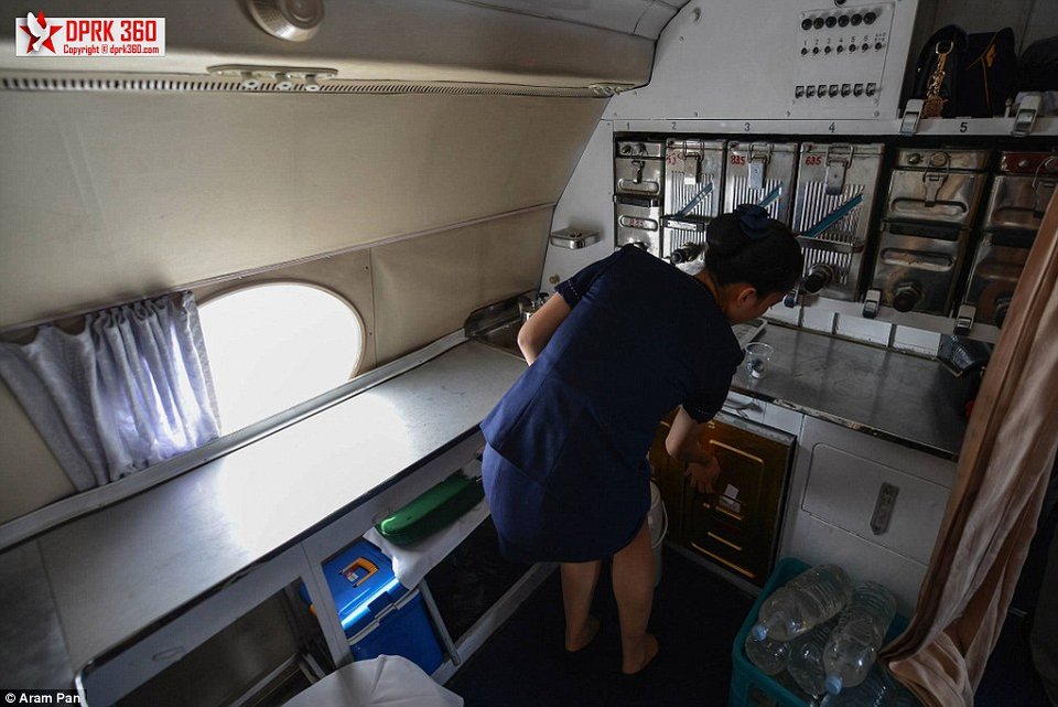 Στα άδυτα της αεροπορικής εταιρείας της Βόρειας Κορέας: Σοβιετικού τύπου αεροσκάφη και λιγομίλητες αεροσυνοδοί [εικόνες] | iefimerida.gr 5